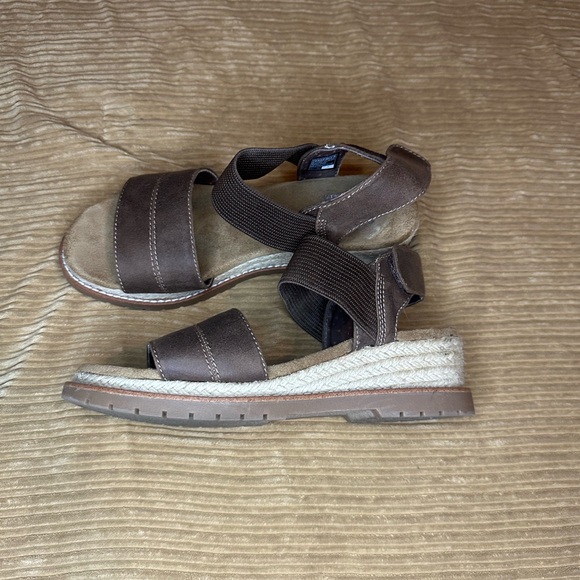 Bobs Sketchers NWOT sandals - Picture 3 of 5